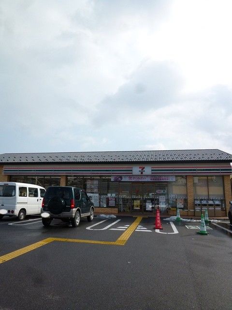 近くのセブン-イレブン 大津おごとマまで950m（徒歩12分）