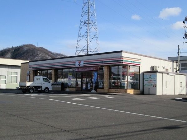 近くのセブンイレブンまで550m（徒歩7分）
