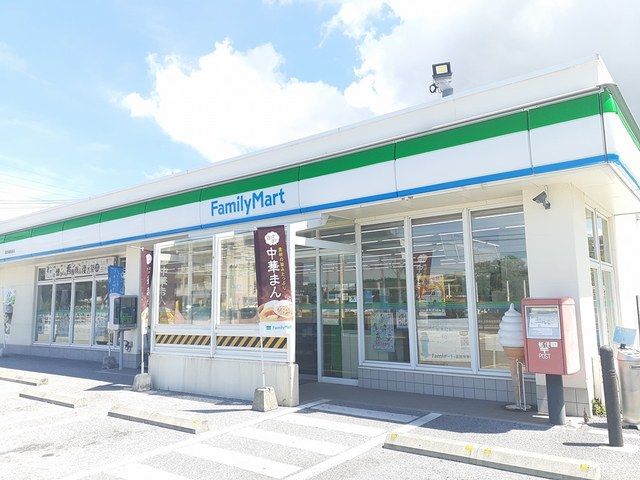 近くのファミリーマート豊見城翁長店まで1,078m(徒歩14分)