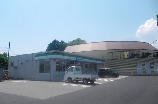 近くのファミリーマート御殿場新橋南店まで120m（徒歩2分）