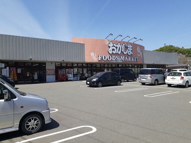 近くのおかじま都留店まで500m（徒歩7分）