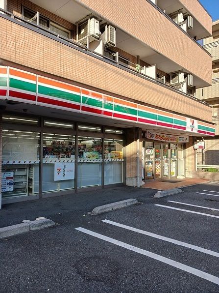 近くのセブンイレブン高島平8丁目店まで224m(徒歩3分)