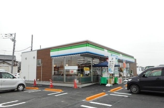 近くのファミリーマート真岡長田店まで950m(徒歩12分)