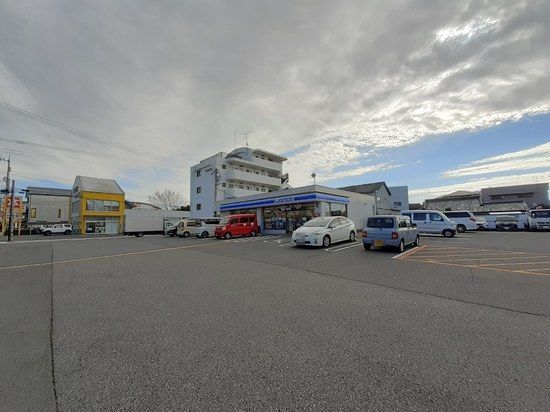 近くのローソンまで1,100m（徒歩14分）