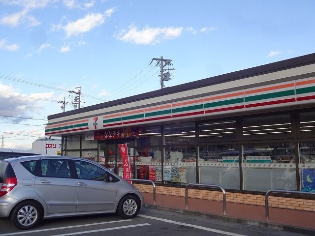 近くのコンビニまで80m（徒歩1分）