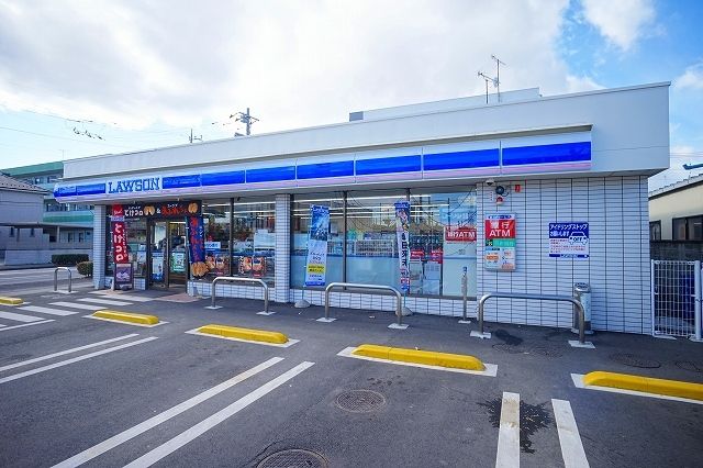 近くのローソン境町美原店まで1,900m（徒歩24分）