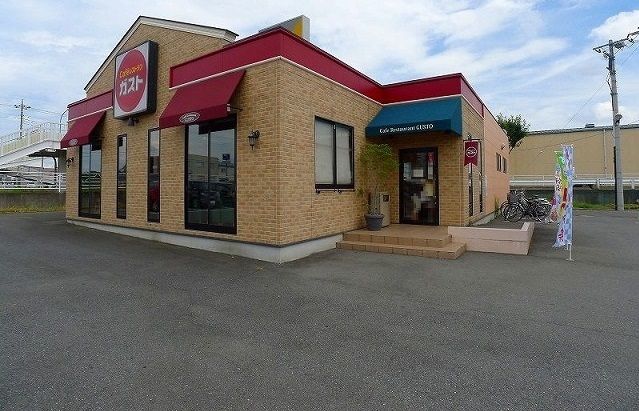 近くのガスト群馬境町店まで1,700m（徒歩22分）