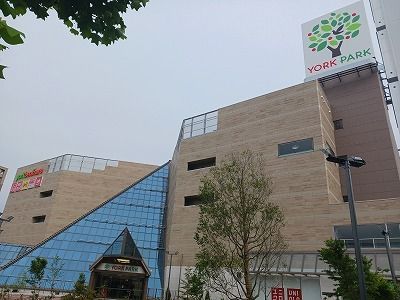 近くのヨークパーク西ノ内店まで800m（徒歩10分）