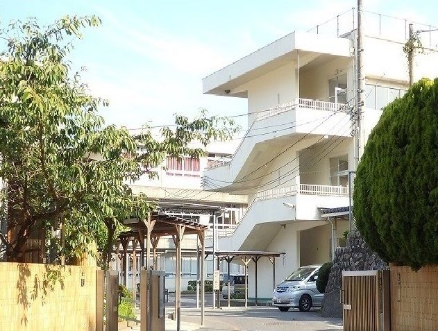 近くの伴小学校まで850m（徒歩11分）
