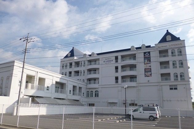 近くのスパリゾートＬＩＶＥＭＡＸまで490m（徒歩7分）