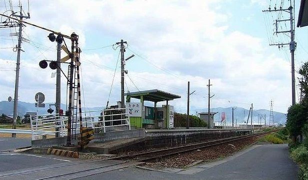 近くの甘木鉄道高田駅まで600m（徒歩8分）