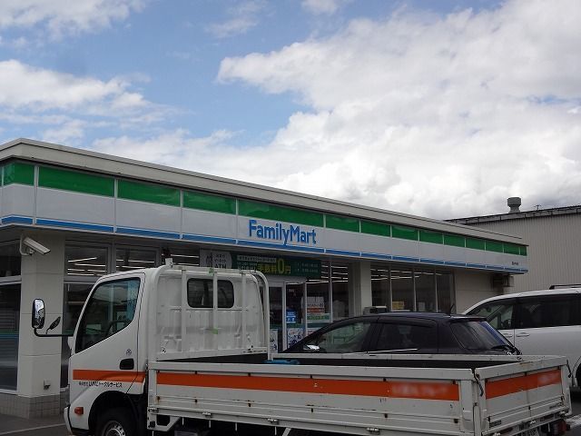 近くのファミリーマート　諏訪中洲店まで890m（徒歩12分）