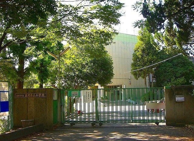 近くの長岡京市立長岡第五小学校まで1,100m（徒歩14分）