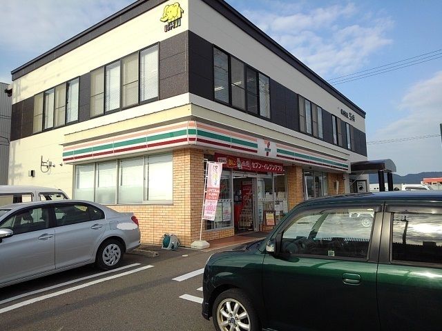 近くのセブンイレブン坂出江尻町店まで450m（徒歩6分）