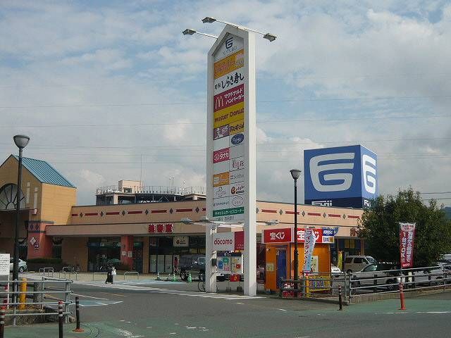 近くのメルクス山口まで2,600m（徒歩33分）