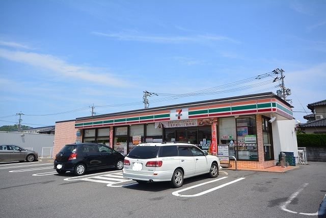 近くのセブンイレブンまで1,100m（徒歩14分）