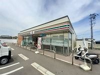 近くのセブンイレブン上川東店さんまで800m（徒歩10分）