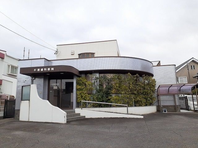 近くの杉浦歯科医院まで180m（徒歩3分）