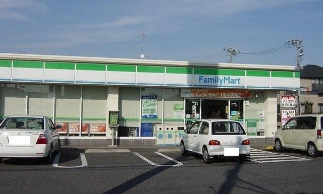 近くのファミリーマート市原八幡石塚店まで750m（徒歩10分）