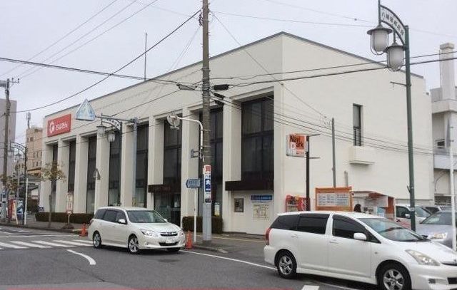 近くの千葉銀行八幡支店まで550m（徒歩7分）