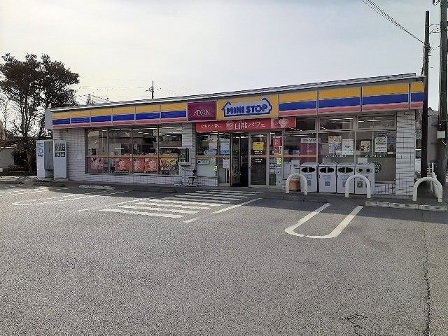近くのミニストップ 印西草深店まで500m(徒歩7分)