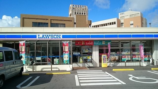 近くのローソン宜野湾二丁目店まで700m(徒歩9分)