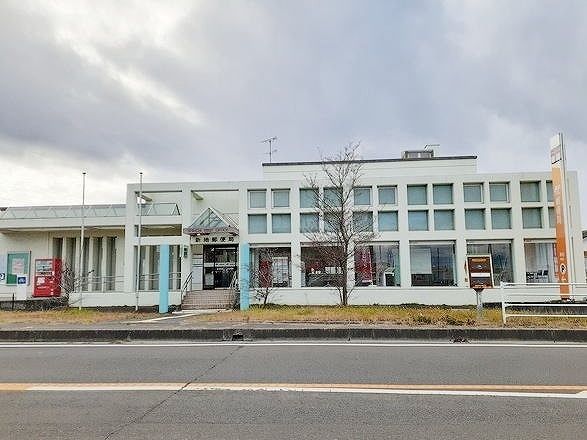近くの新地郵便局まで1,400m（徒歩18分）