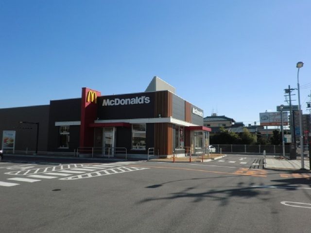 近くのマクドナルド桑名並木通り店まで240m(徒歩3分)