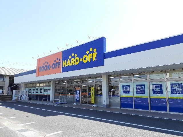 近くのBOOKOFF小山花垣店まで500m(徒歩7分)