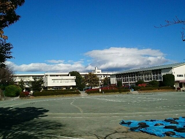 近くの榛東村立北小学校まで2,100m(徒歩27分)