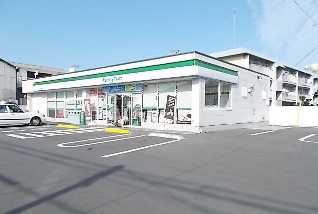 近くのファミリーマート今治東鳥生店様まで800m（徒歩10分）