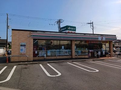 近くのセブンイレブン　富士市本市場店まで300m（徒歩4分）