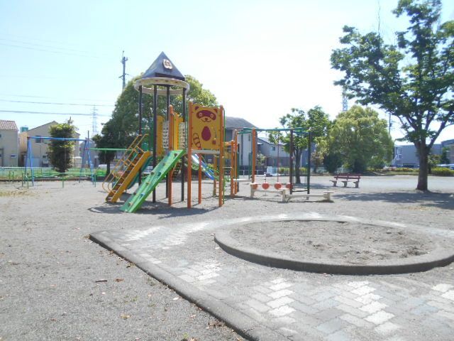 近くの竜万公園まで400m（徒歩5分）