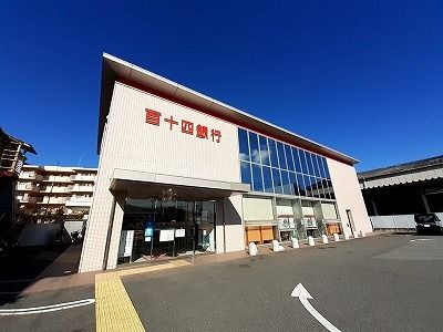 近くの銀行まで750m（徒歩10分）