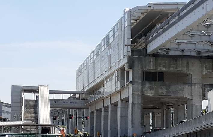 近くの豊川駅まで300m（徒歩4分）