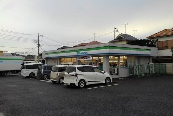 近くのファミリーマート東松山町店まで270m(徒歩4分)