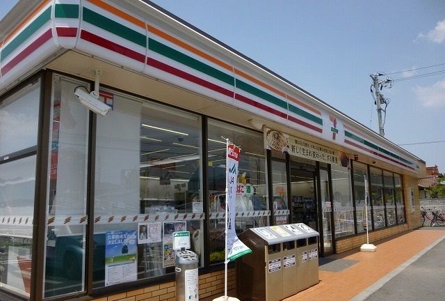 近くのセブンイレブンまで700m(徒歩9分)