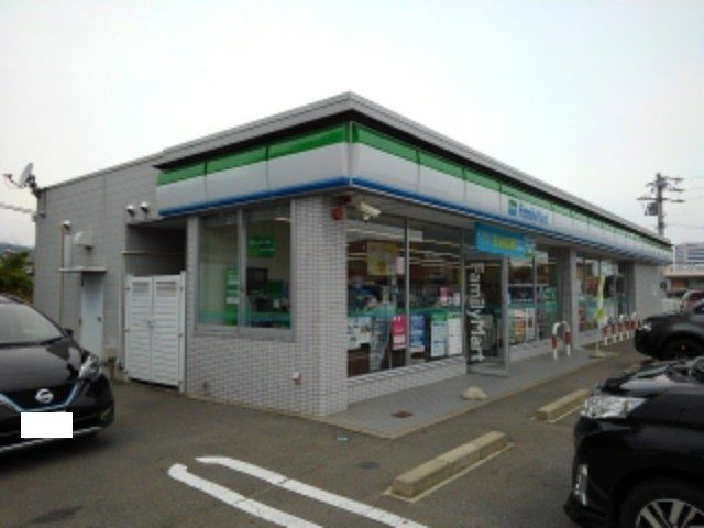 近くのファミリーマート長野しののい店まで550m（徒歩7分）