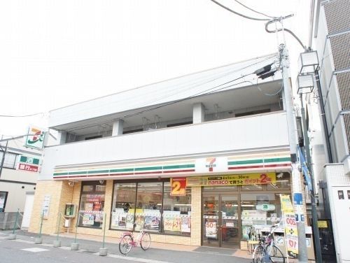 近くのセブンイレブンまで230m（徒歩3分）