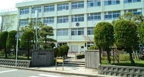 近くの新潟市立坂井輪小学校まで300m(徒歩4分)