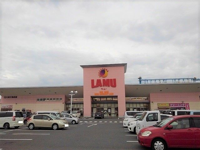 近くのラ・ムー坂出店まで700m（徒歩9分）