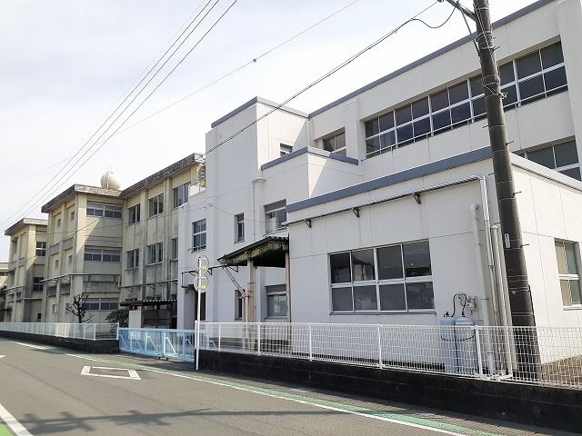 近くの浜松市立中瀬小学校まで290m(徒歩4分)