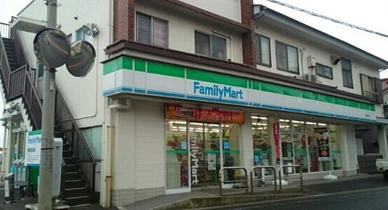 近くのファミリーマート油屋秋谷店まで506m(徒歩7分)