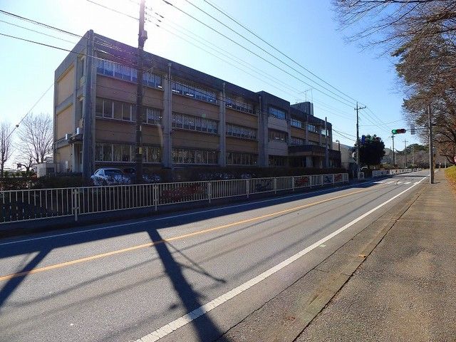 近くの館林市立第八小学校まで700m(徒歩9分)