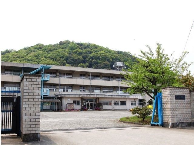 近くの連島北小学校まで1,200m（徒歩15分）