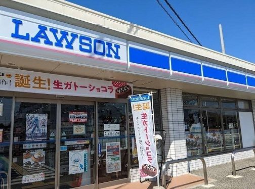 近くのローソン社嬉野店まで1,100m（徒歩14分）