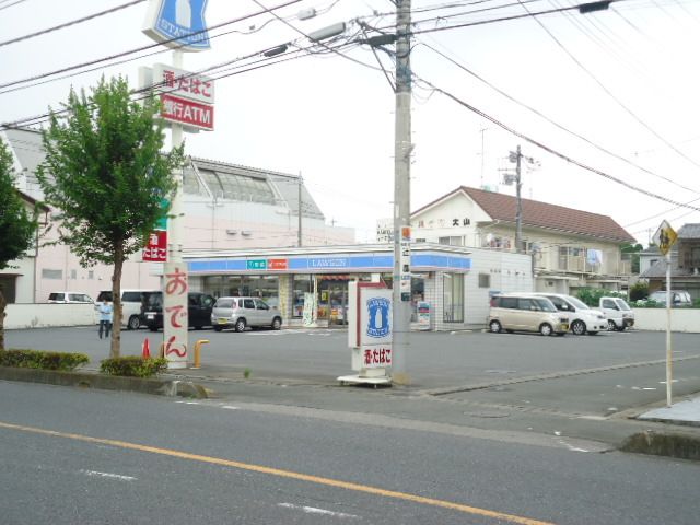 近くのローソン東松山松本町二丁目店まで410m（徒歩6分）
