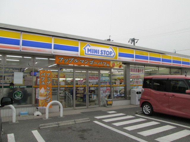 近くのミニストップまで1,100m(徒歩14分)