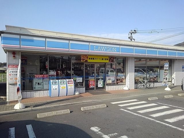 近くのローソンまで350m（徒歩5分）