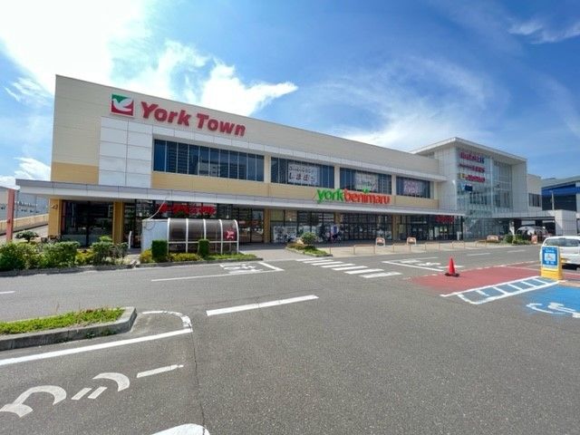 近くのヨークベニマルあすと長町店まで1,000m（徒歩13分）